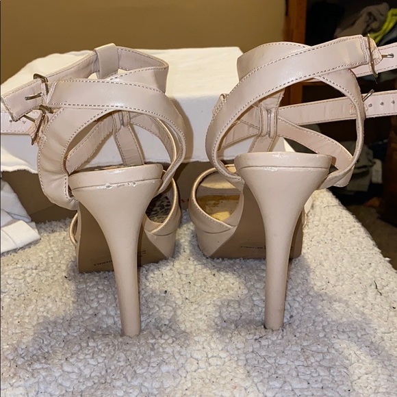 Heels - Picture 3 of 3